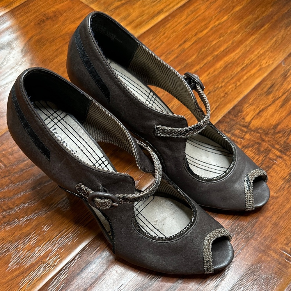 Chic Gray Snakeskin Detailed Peep-Toe Heels Size‎ 6.5